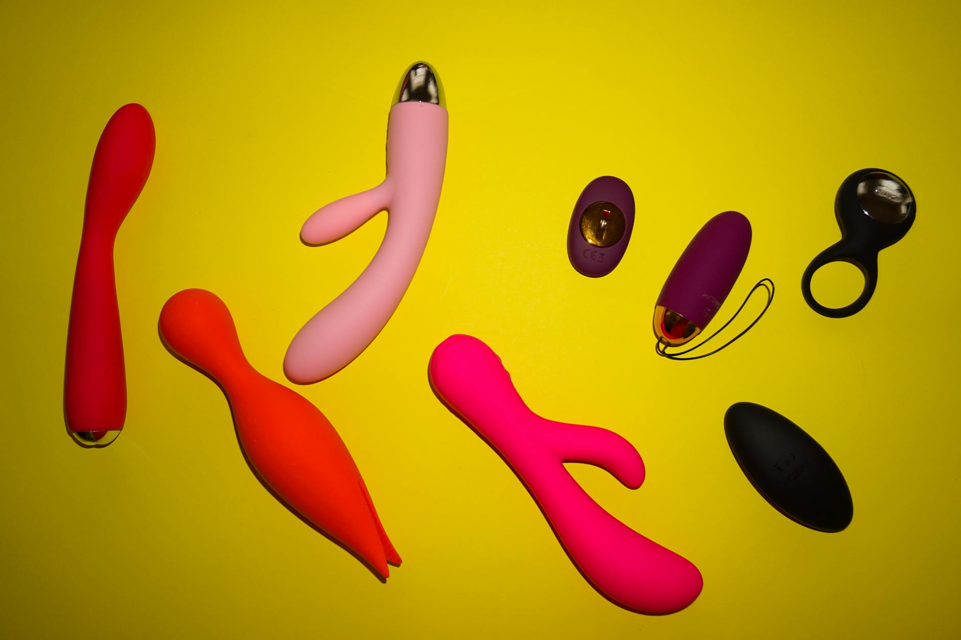 Fresh lemons arranged on a pastel background symbolizing the Lemon clitoral vibrator